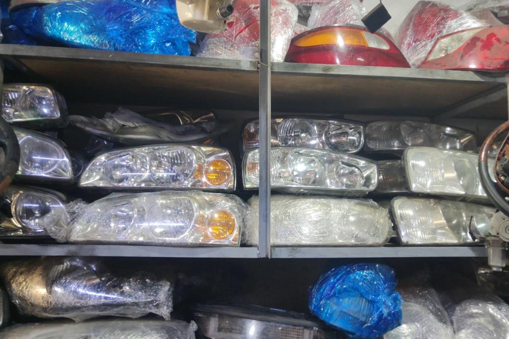 ضوء امامي يمين شمال هيونداي افانتي xd 2000 2001 2002 2003 2004 2005