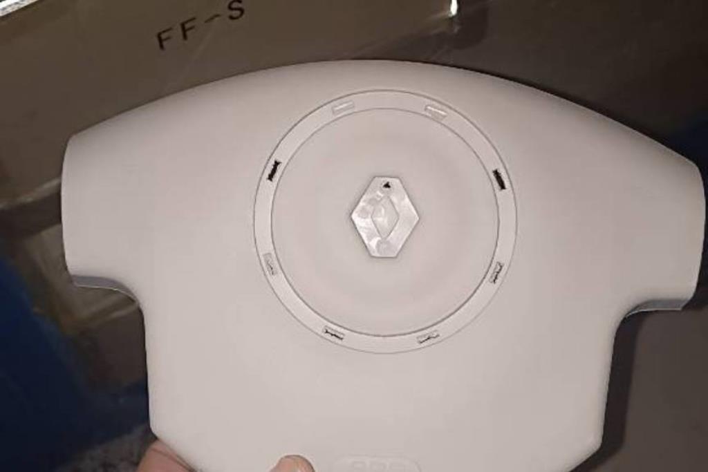 غرفة القيادة مقود رينو ميجان