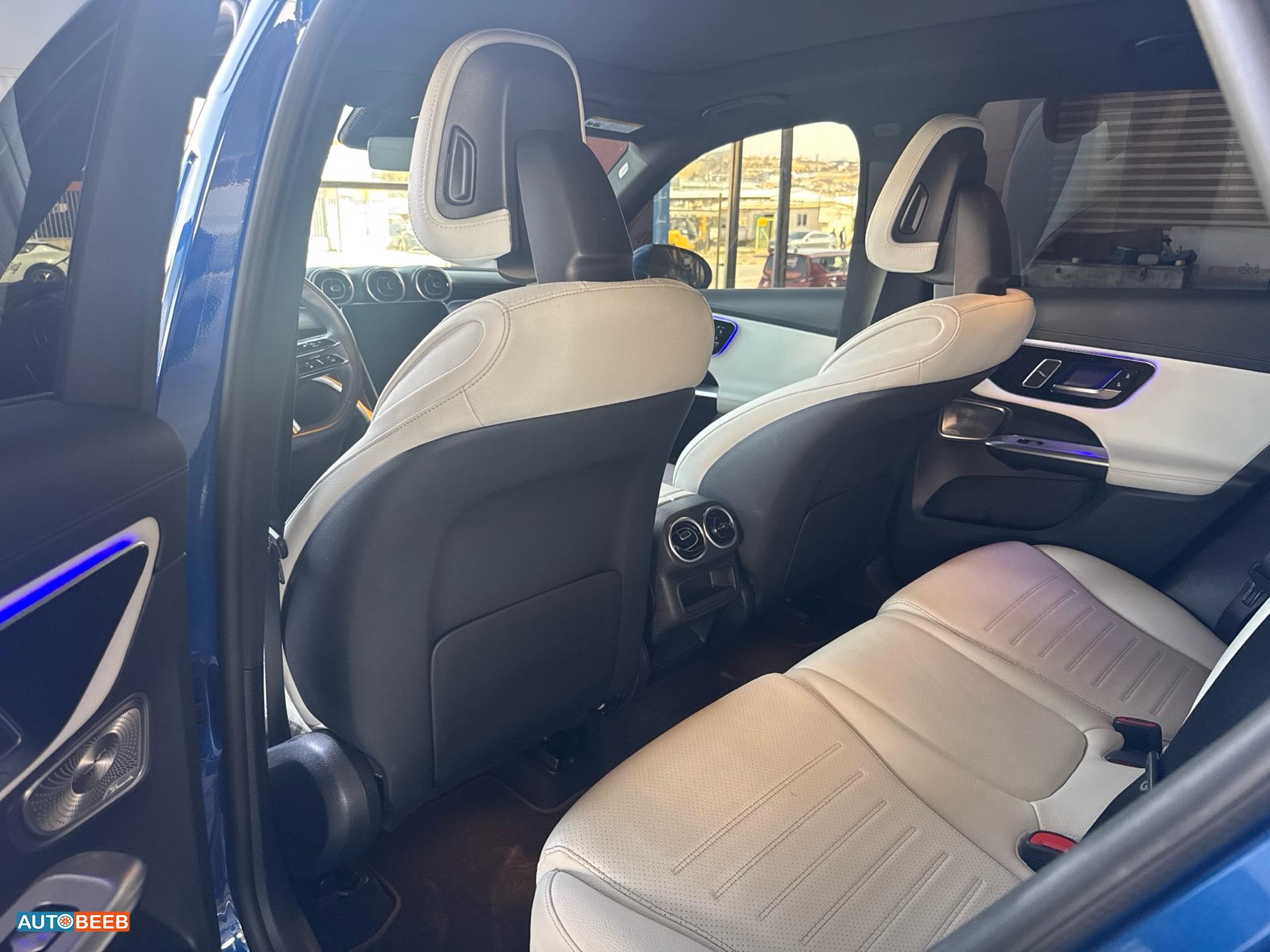 Mercedes Benz GLC300 2024