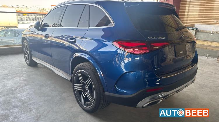 Mercedes Benz GLC300 2024