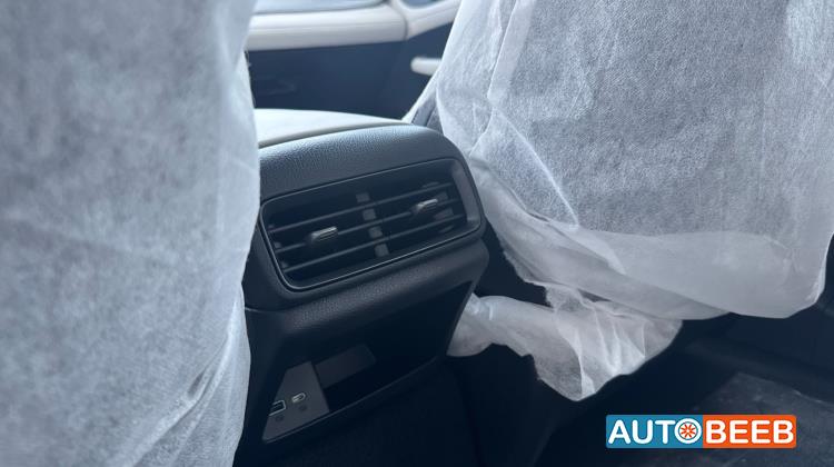 بي واي دي سيل 2025