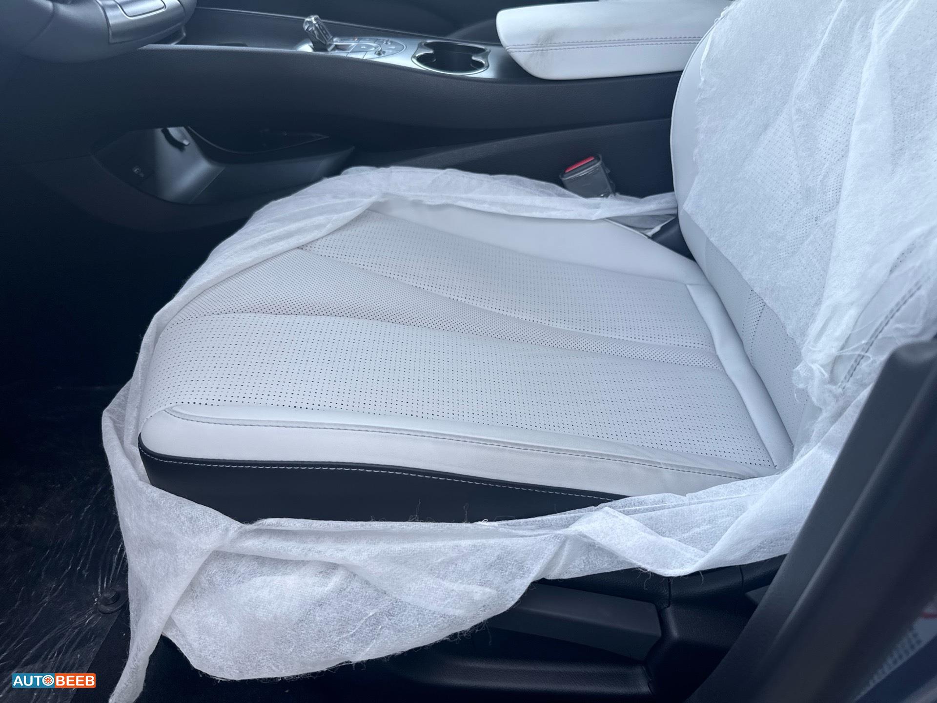 بي واي دي سيل 2025