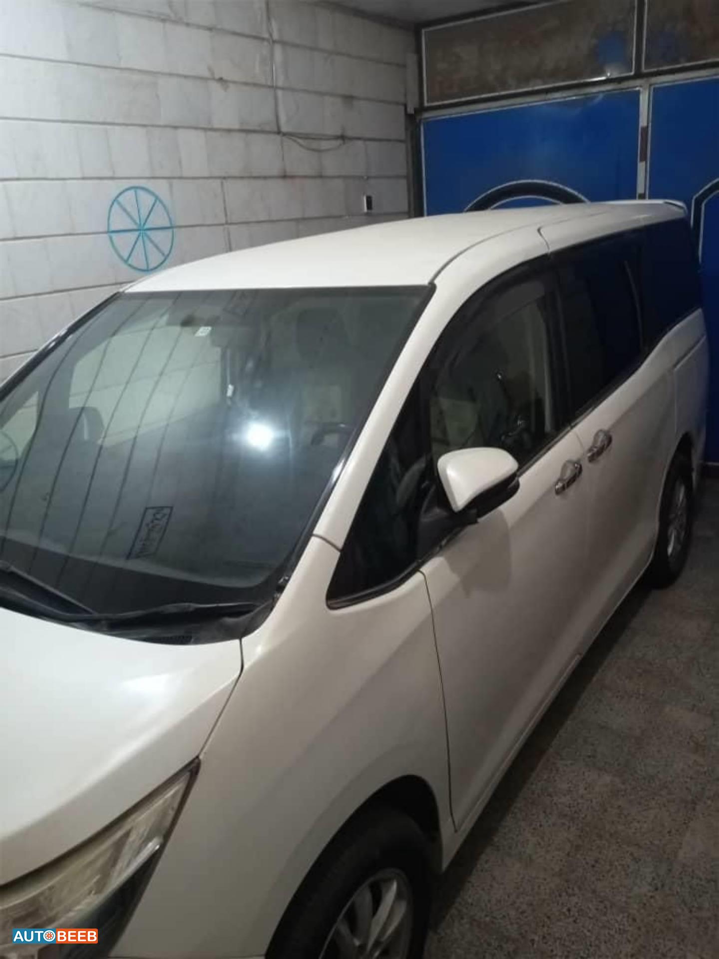 تويوتا فوكسي 2016