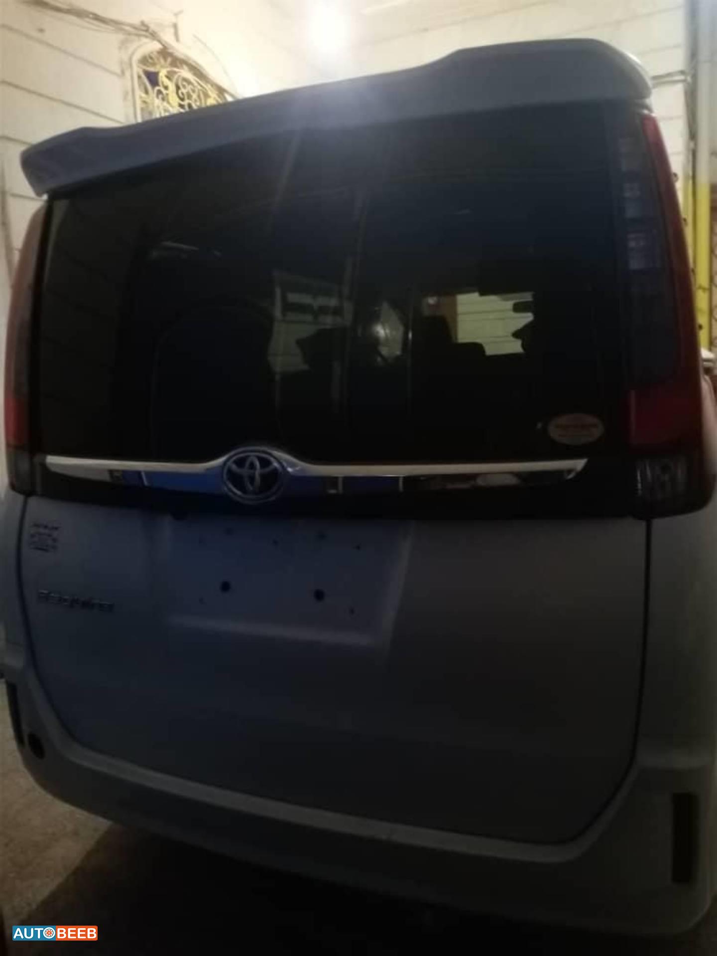 تويوتا فوكسي 2016