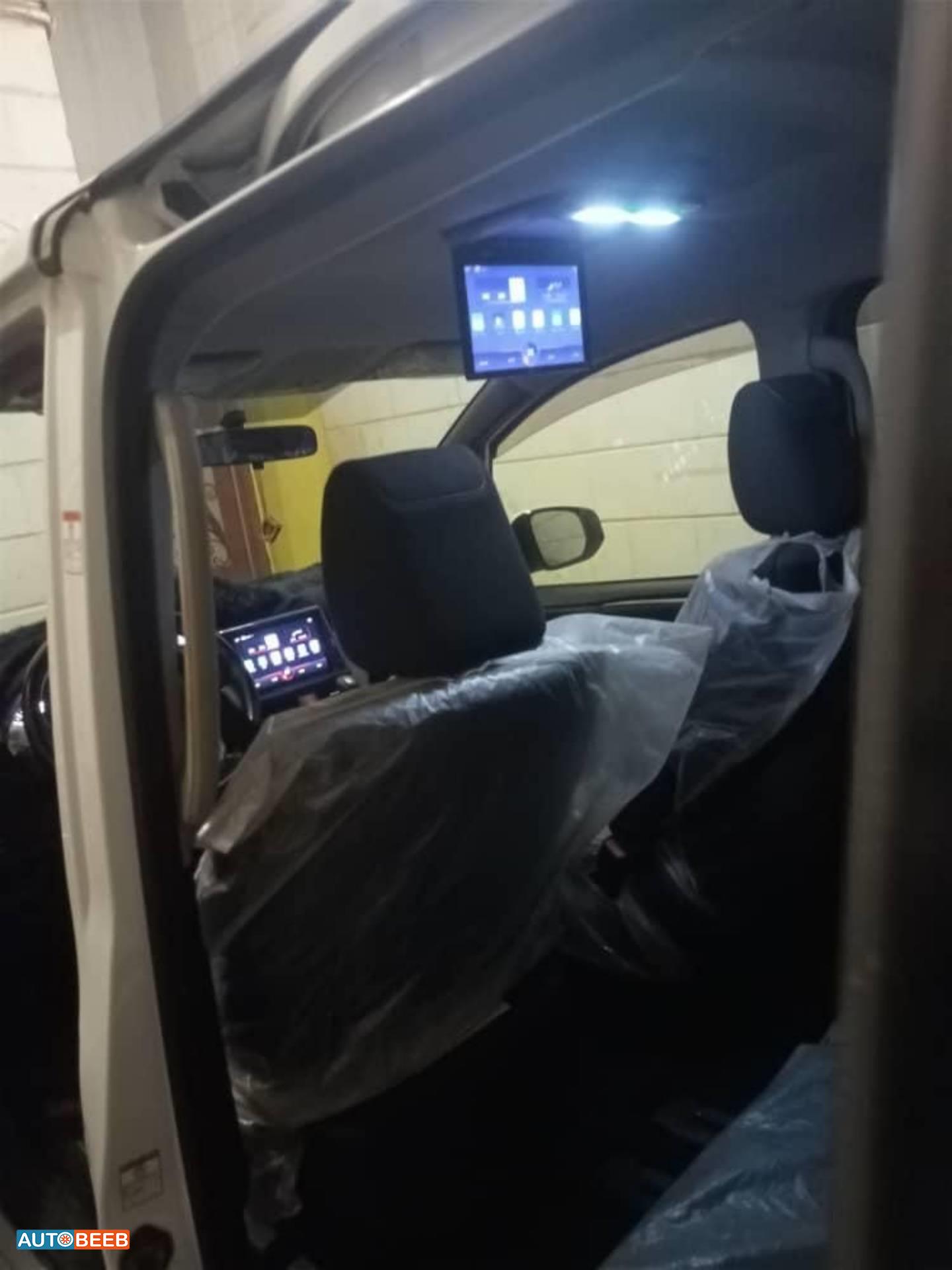 تويوتا فوكسي 2016