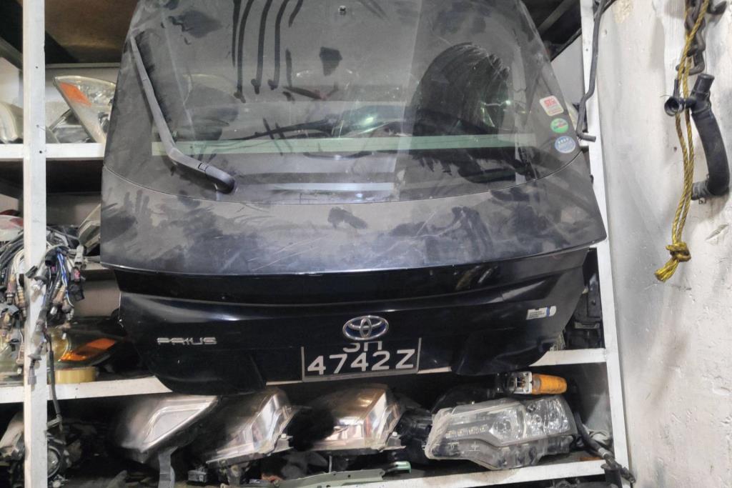 Body  Trunk Toyota Prius