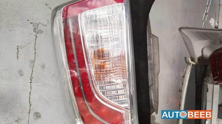 ضوء خلفي يمين شمال تويوتا بريوس 2014 2015