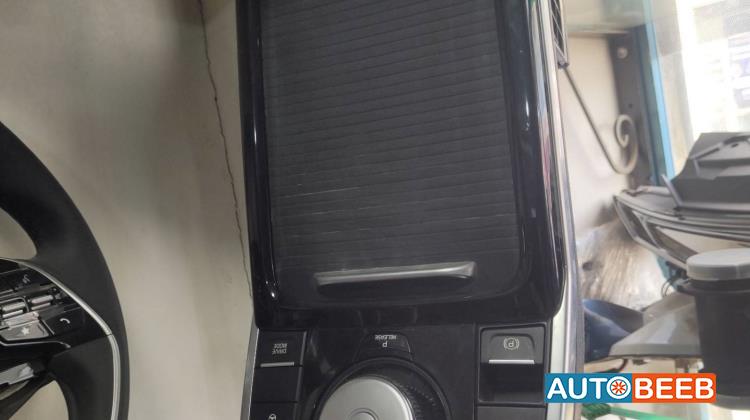 تابلوه وسط كيا نيرو 2023 2024