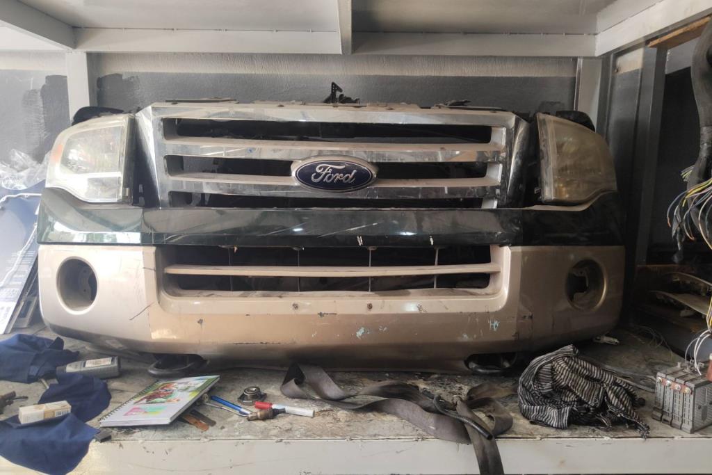 واجهة أمامية طمبون اضوية يمين شمال فورد اكسبيديشن 2008 2009 2010