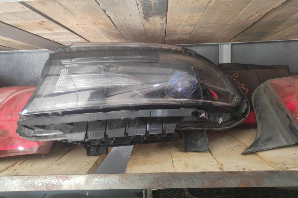 ضوء امامي يمين شمال دودج تشارجر 2019 2020