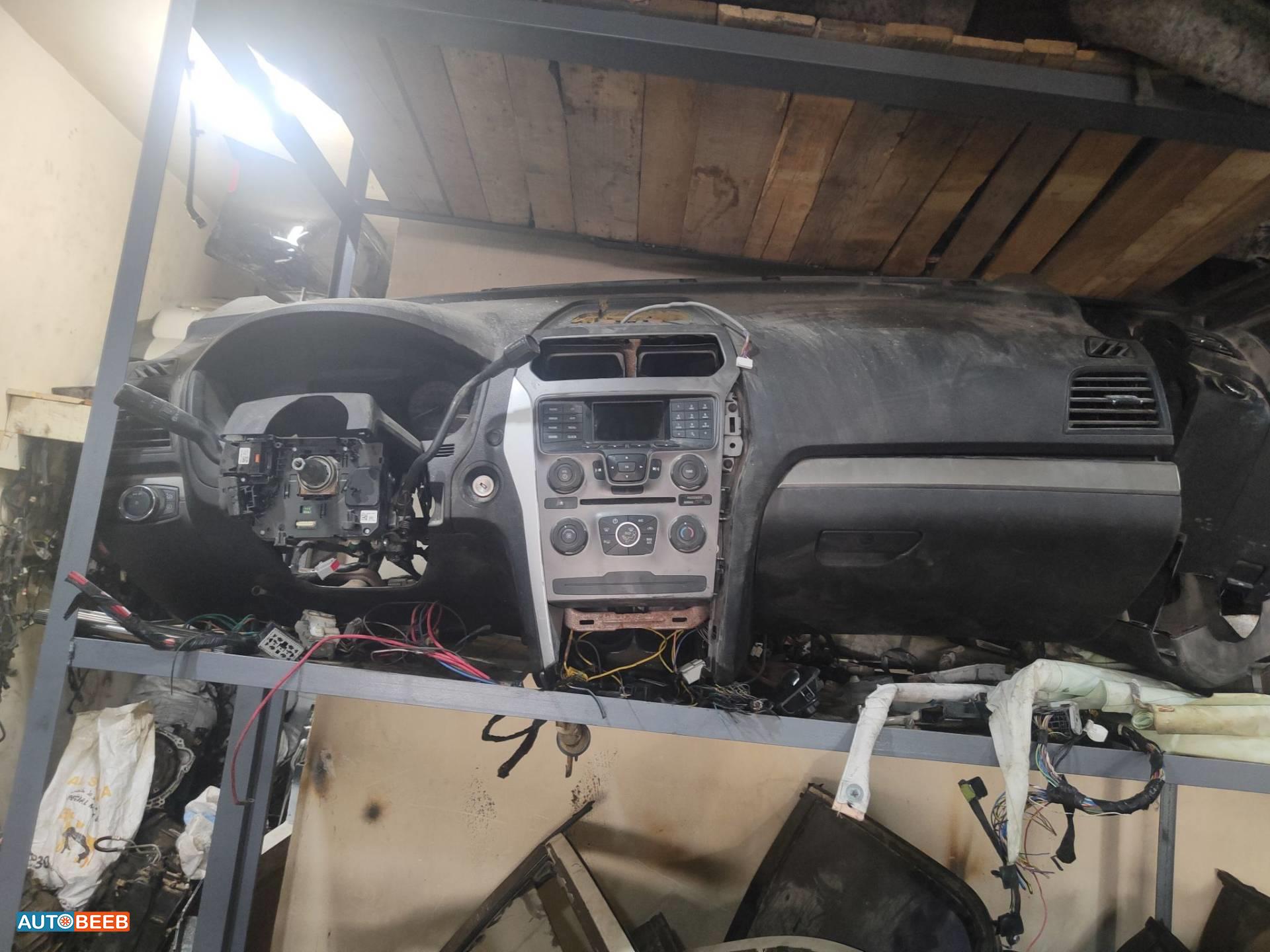 Cabin  Dashboard Ford Explorer