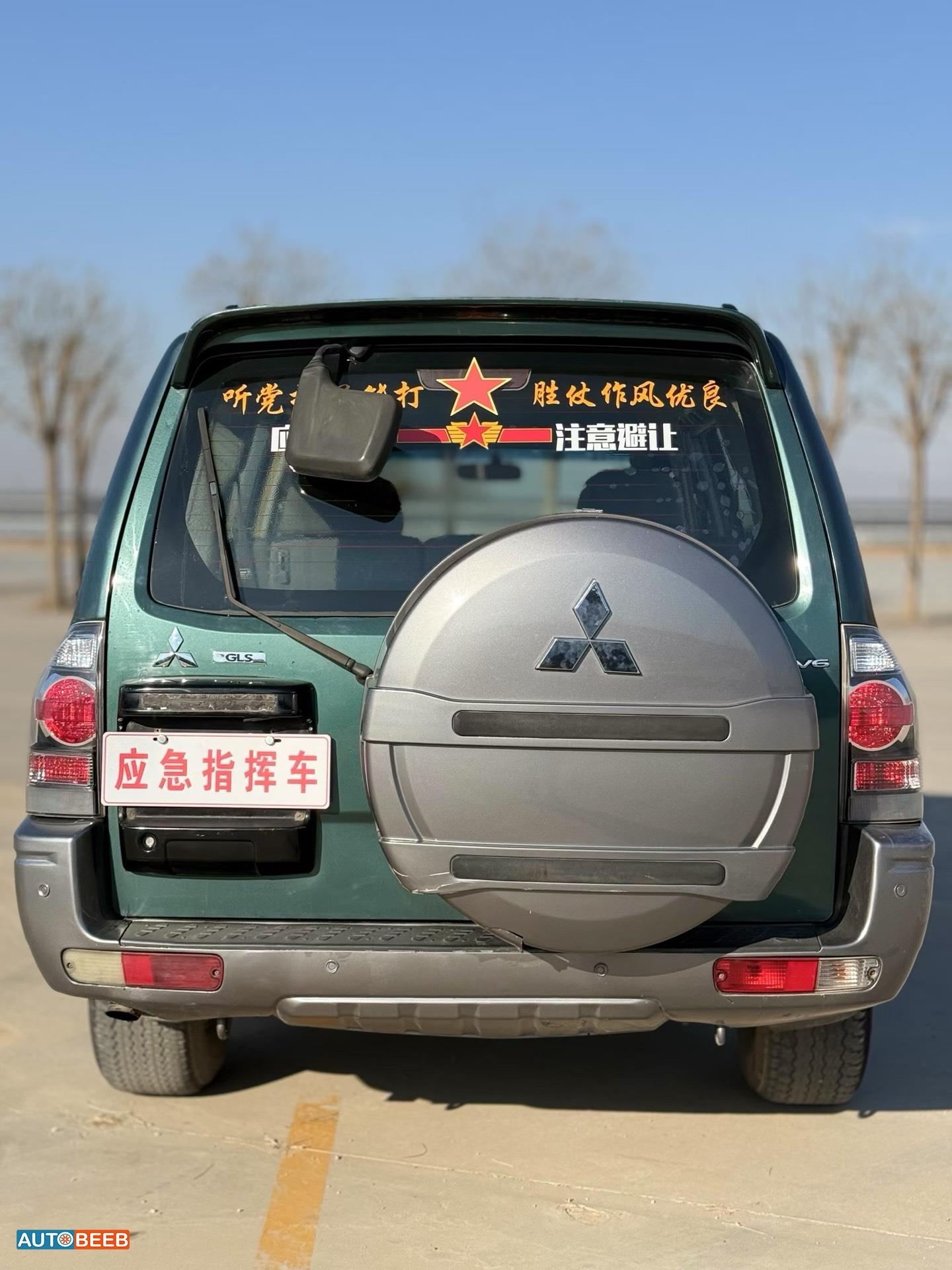 ميتسوبيشي باجيرو 2010