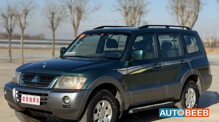 ميتسوبيشي باجيرو 2010