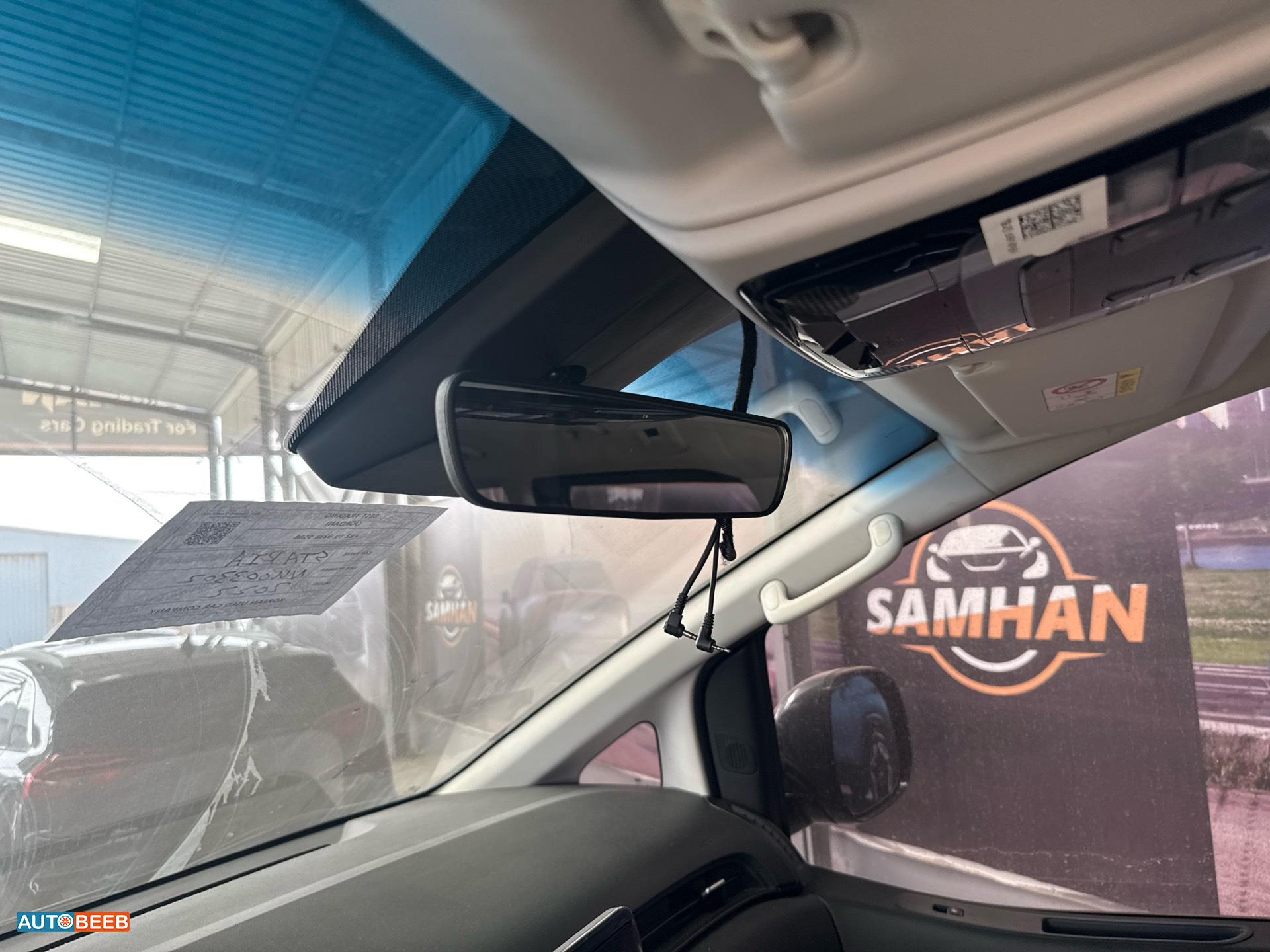 Minibus Hyundai 2022