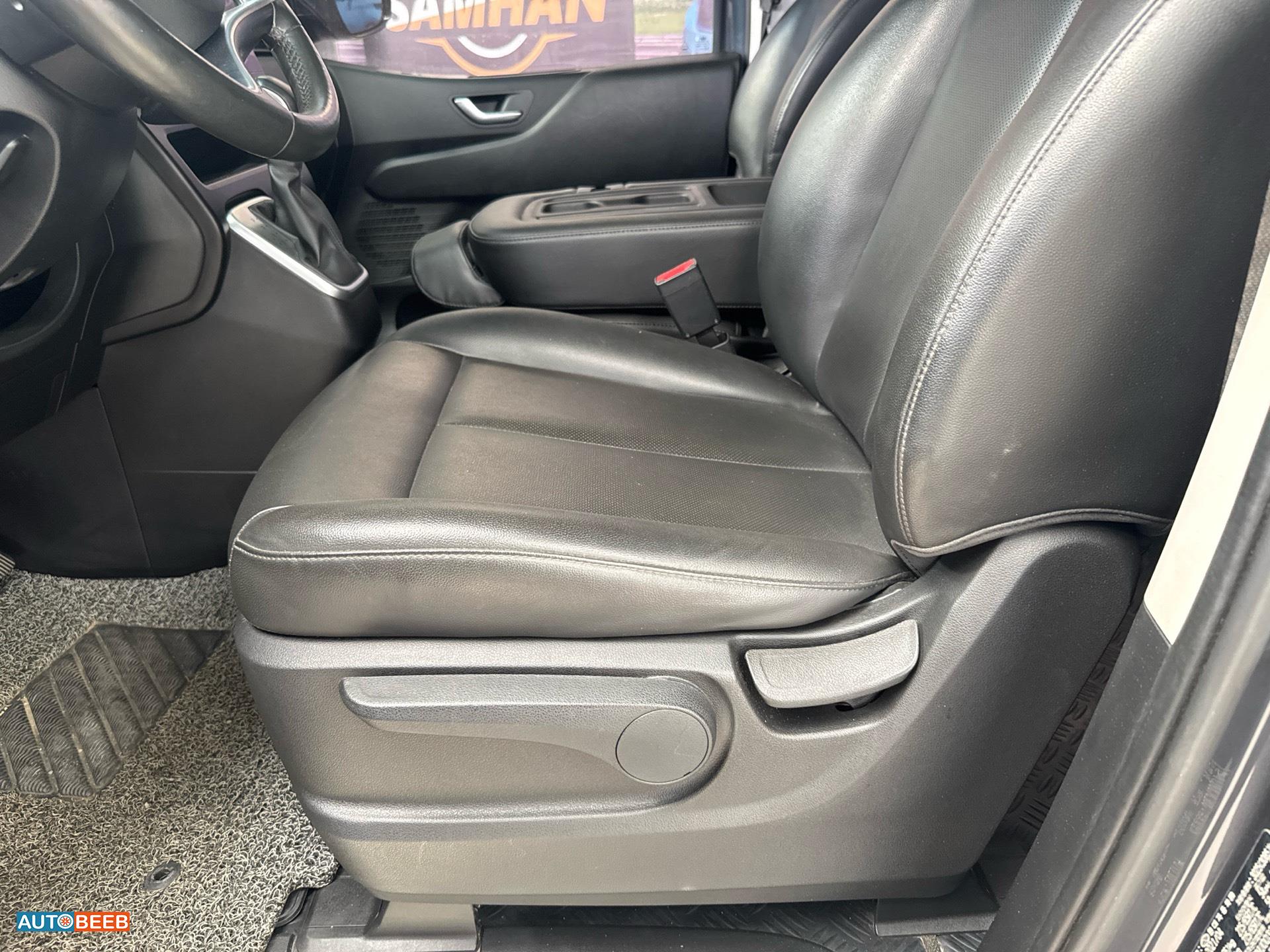 Minibus Hyundai 2022