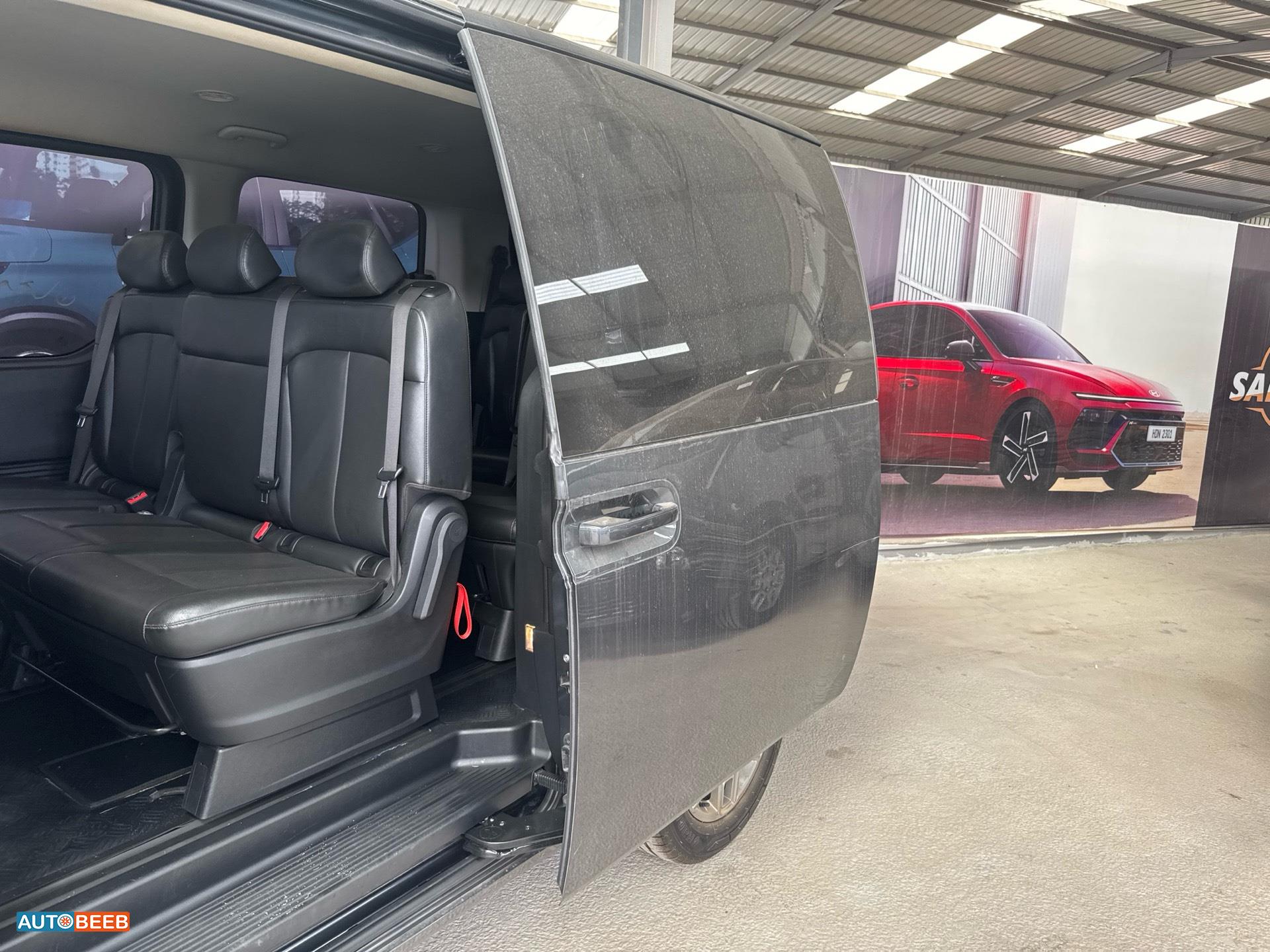 Minibus Hyundai 2022