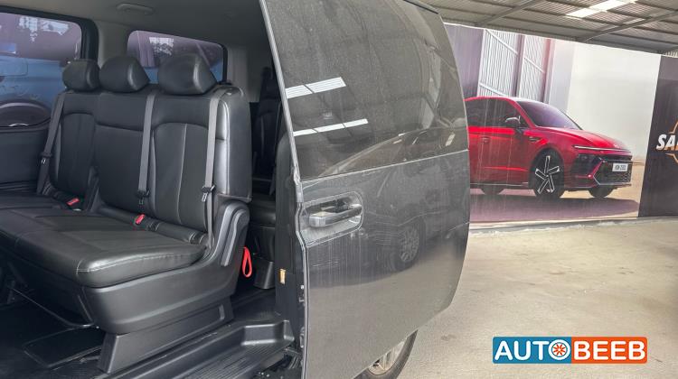 Minibus Hyundai 2022