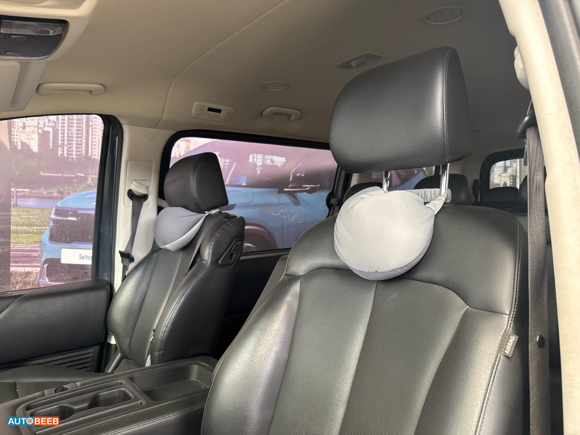 Minibus Hyundai 2022