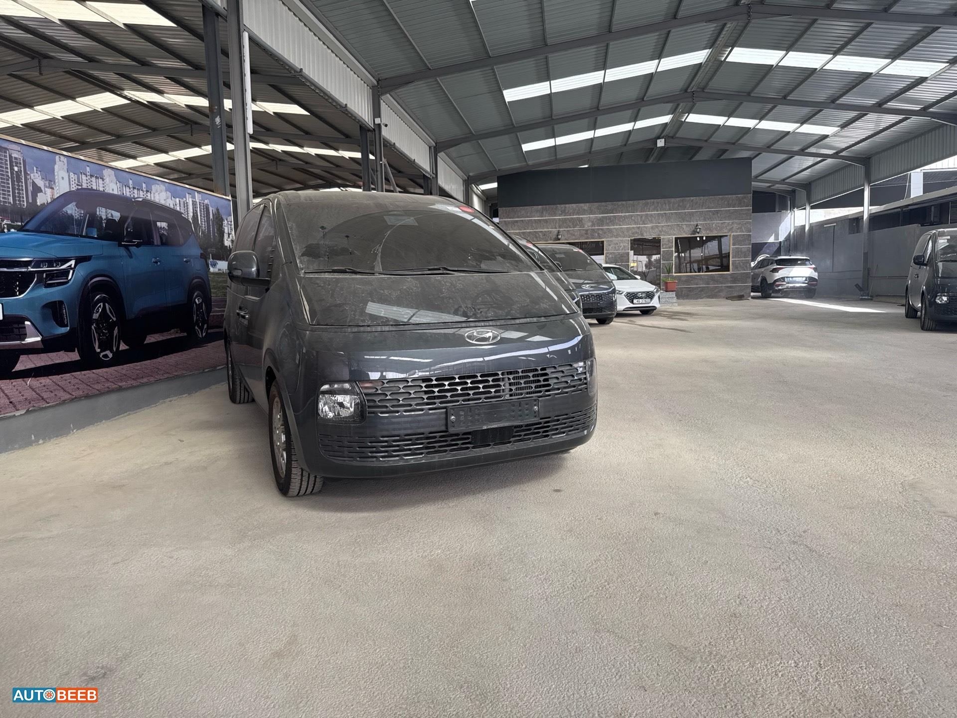 Minibus Hyundai 2022