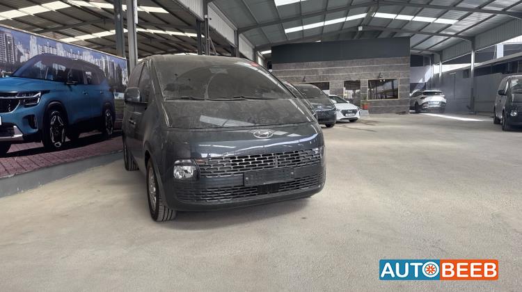 Minibus Hyundai 2022