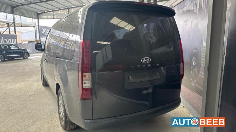 Minibus Hyundai 2022