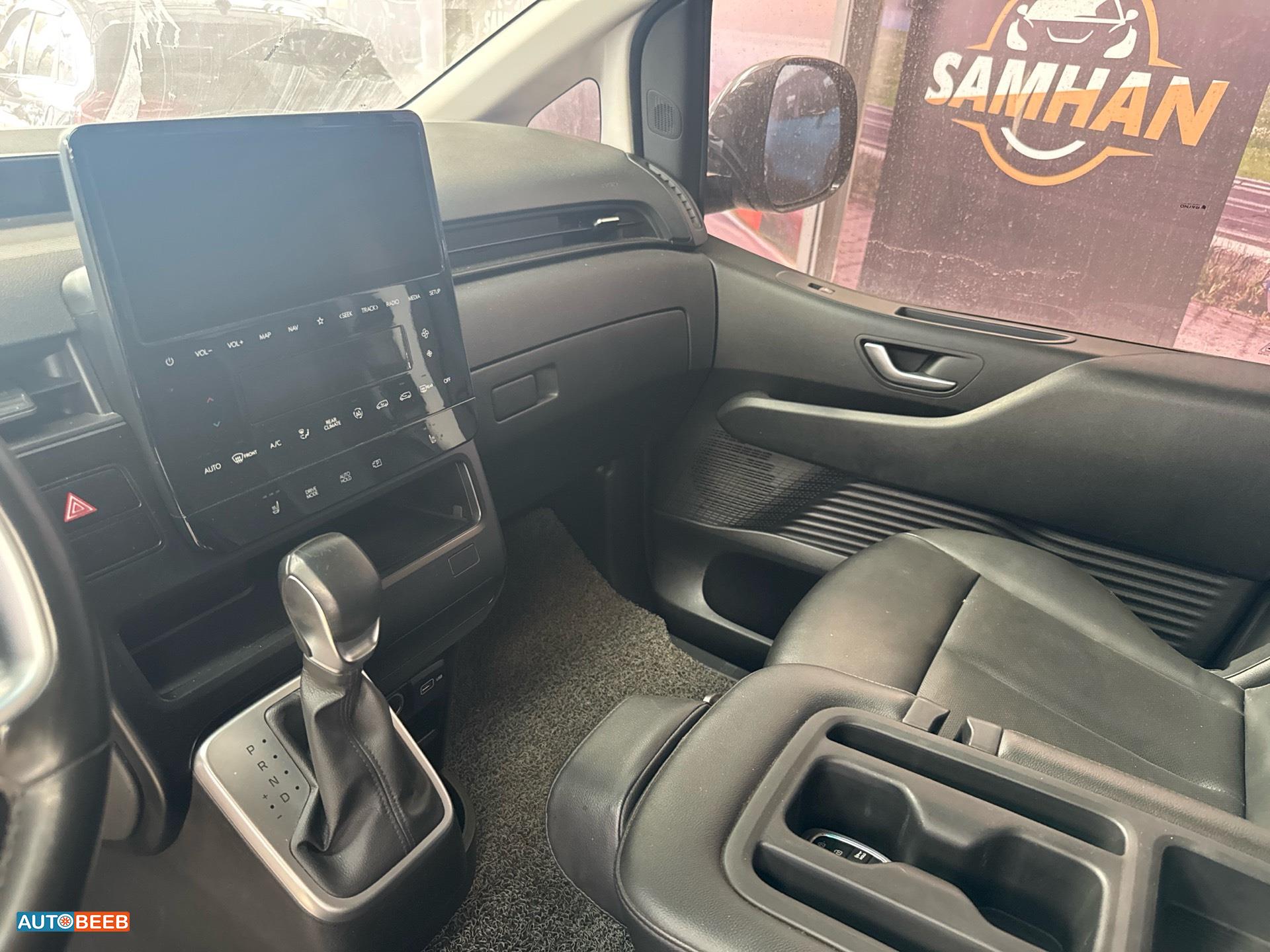 Minibus Hyundai 2022