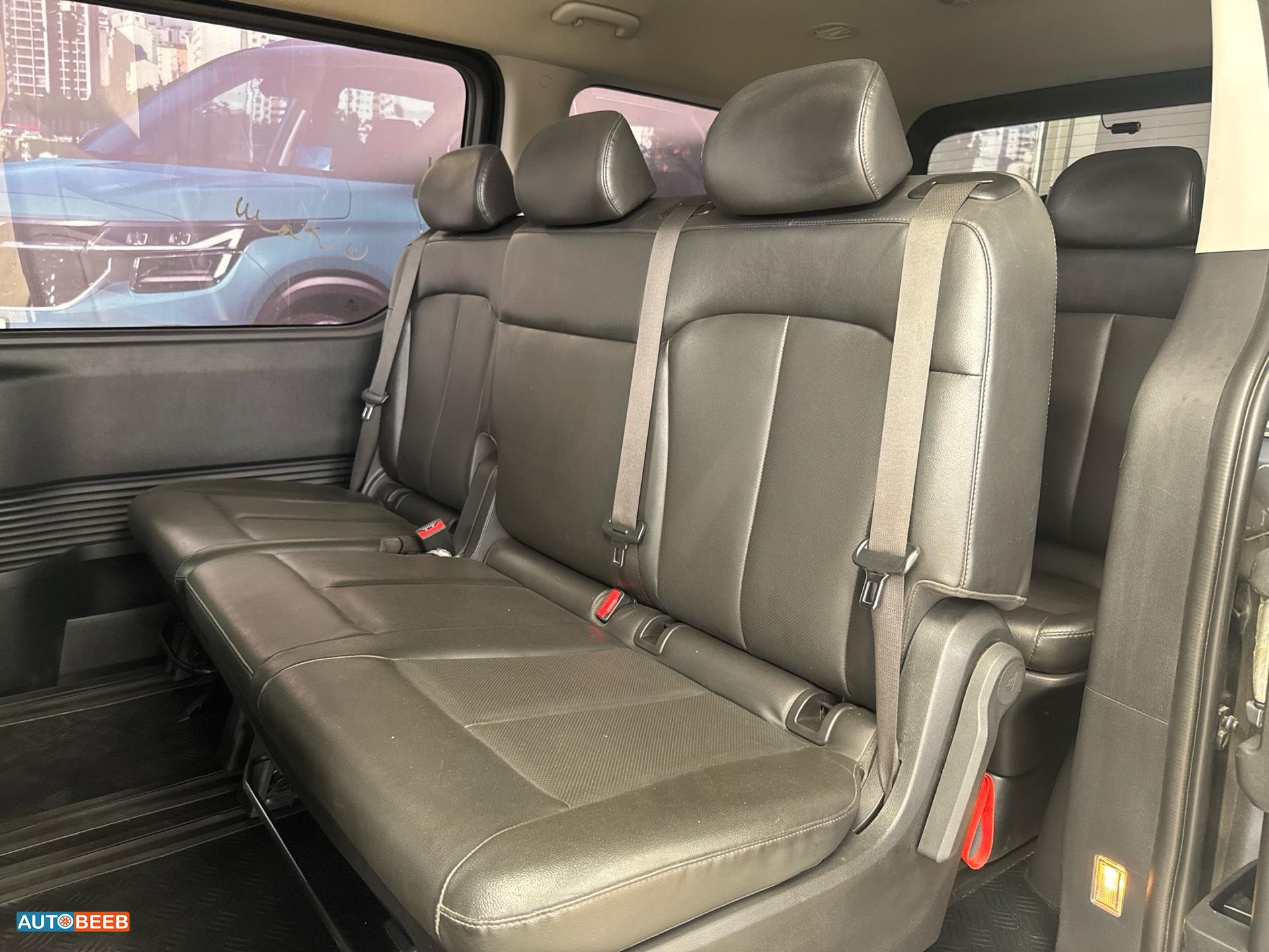 Minibus Hyundai 2022