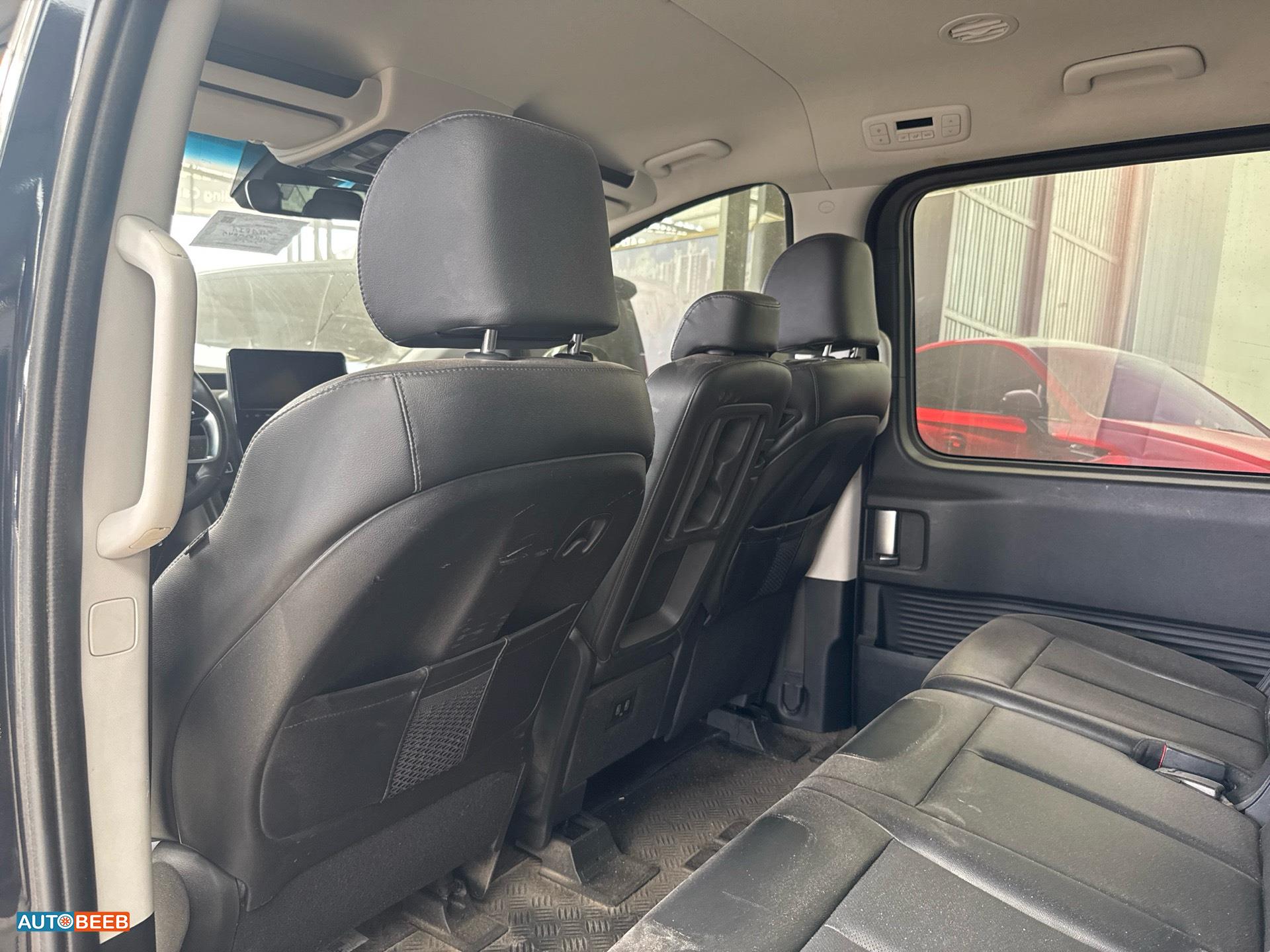 Minibus Hyundai 2022