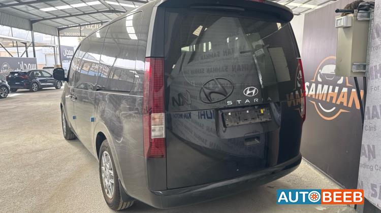 Minibus Hyundai 2022