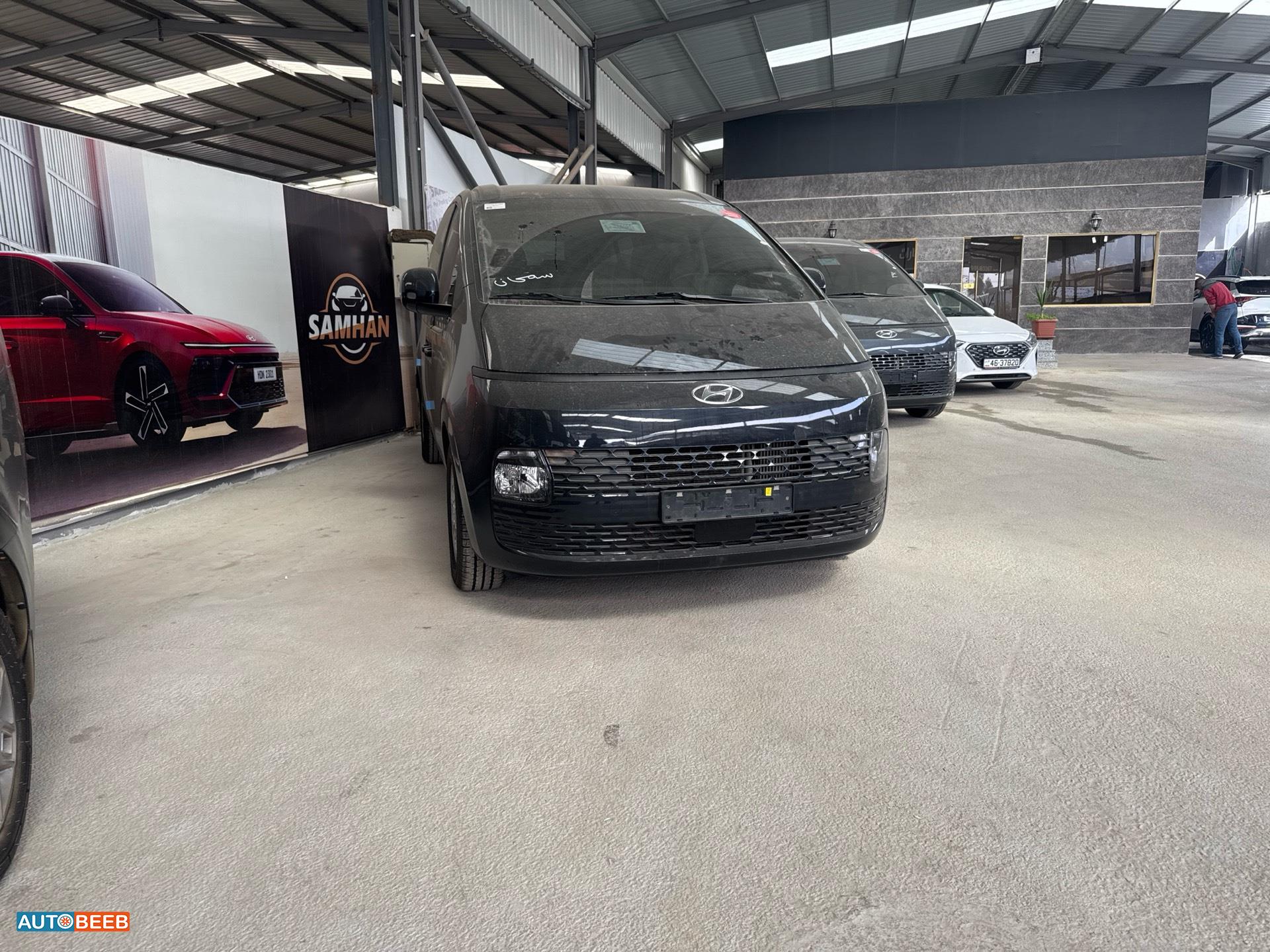 Minibus Hyundai 2022