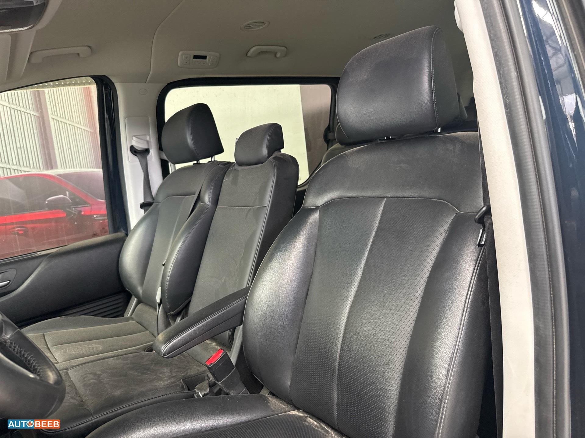 Minibus Hyundai 2022