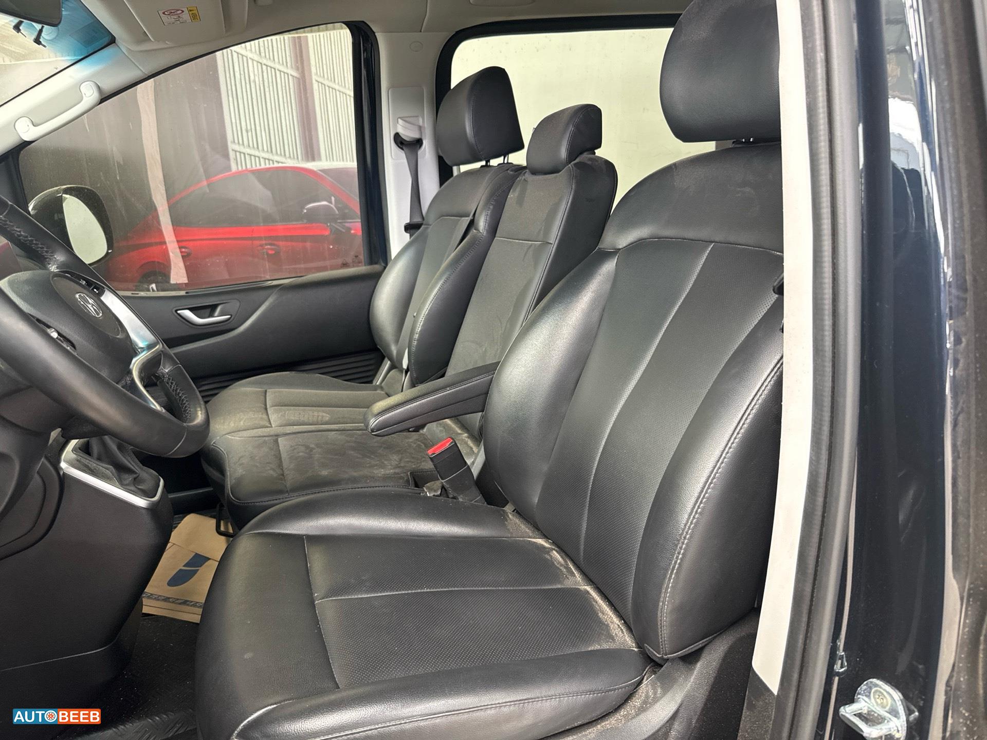 Minibus Hyundai 2022