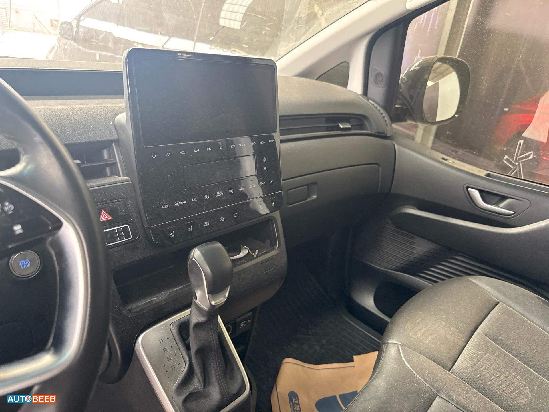 Minibus Hyundai 2022