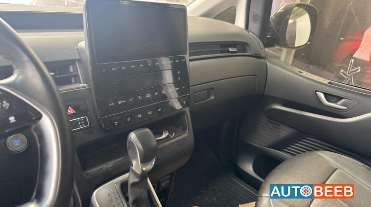 Minibus Hyundai 2022