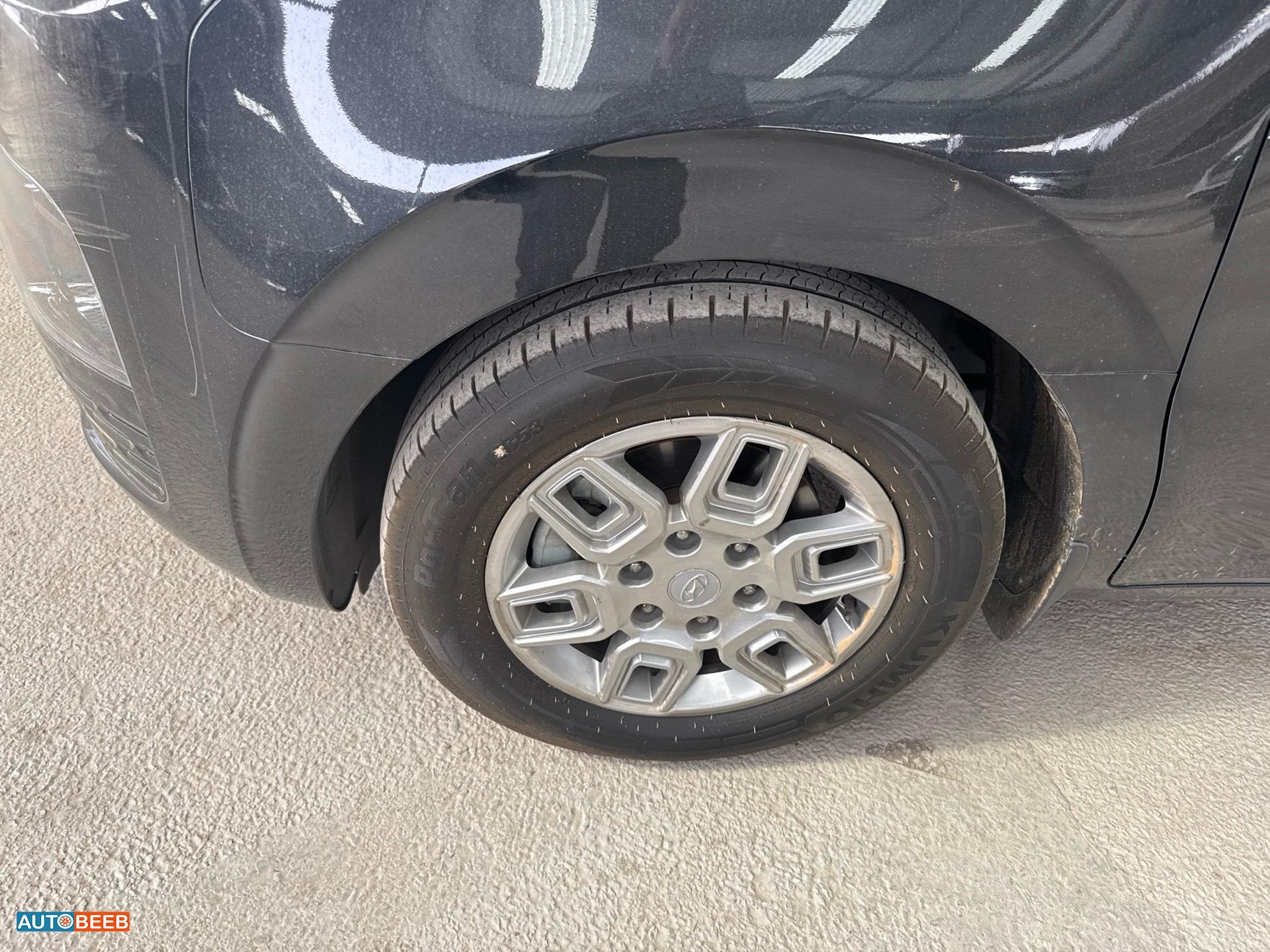 Minibus Hyundai 2022