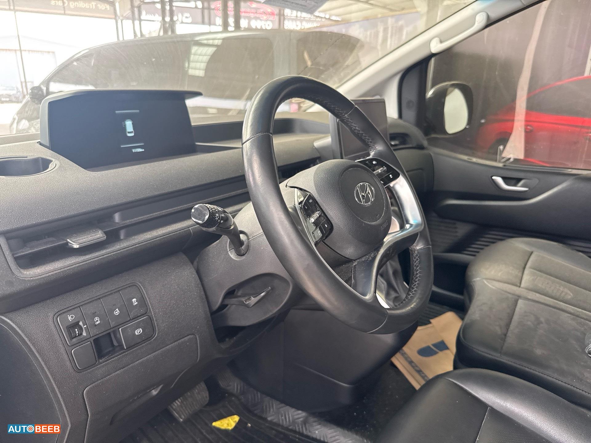 Minibus Hyundai 2022