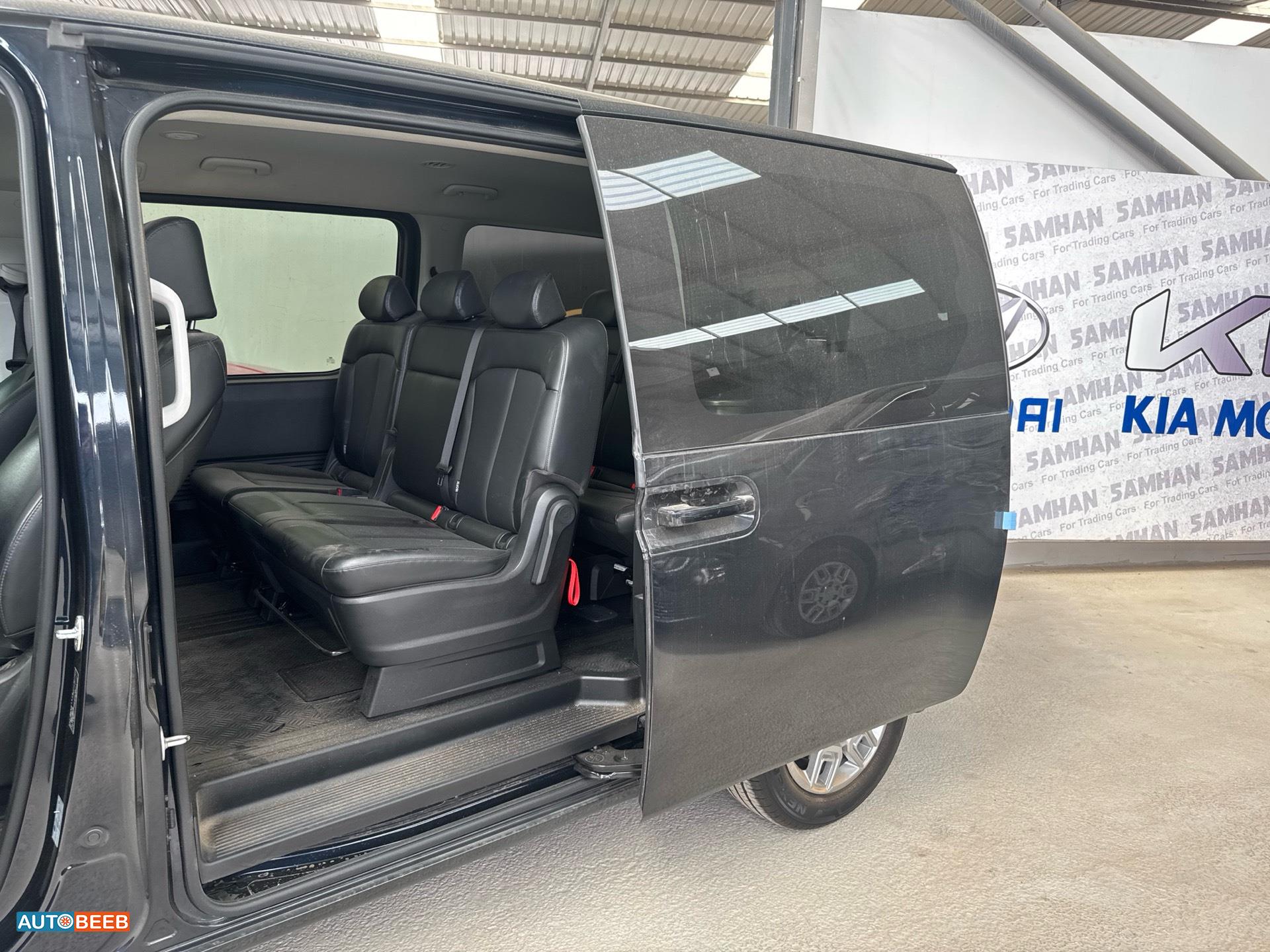 Minibus Hyundai 2022