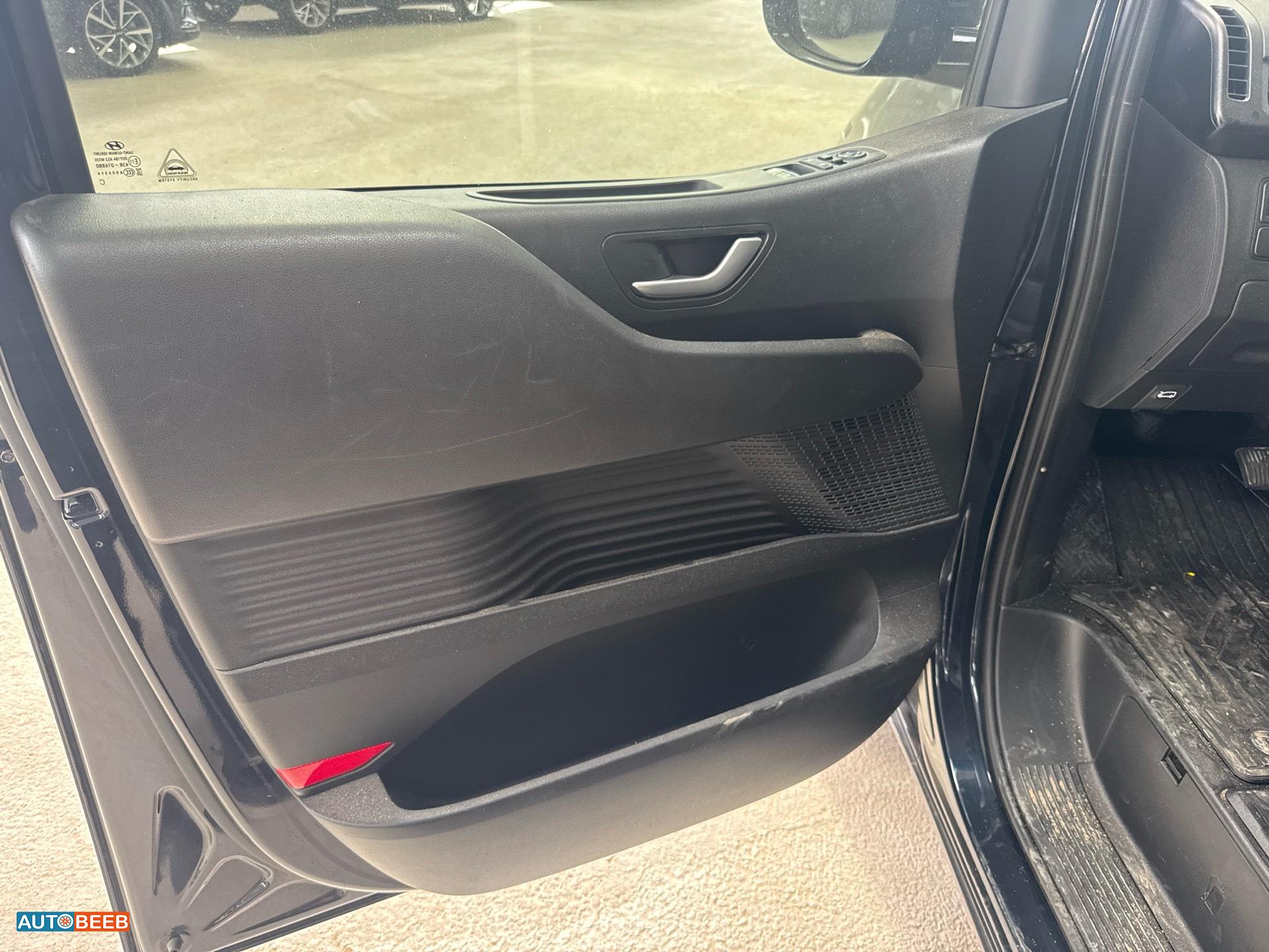 Minibus Hyundai 2022