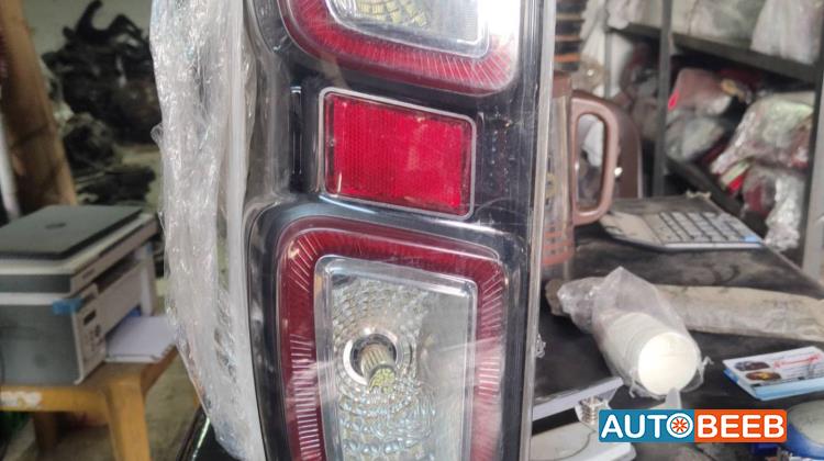 ضوء خلفي يمين شمال ايسوزو دي ماكس 2023 2024