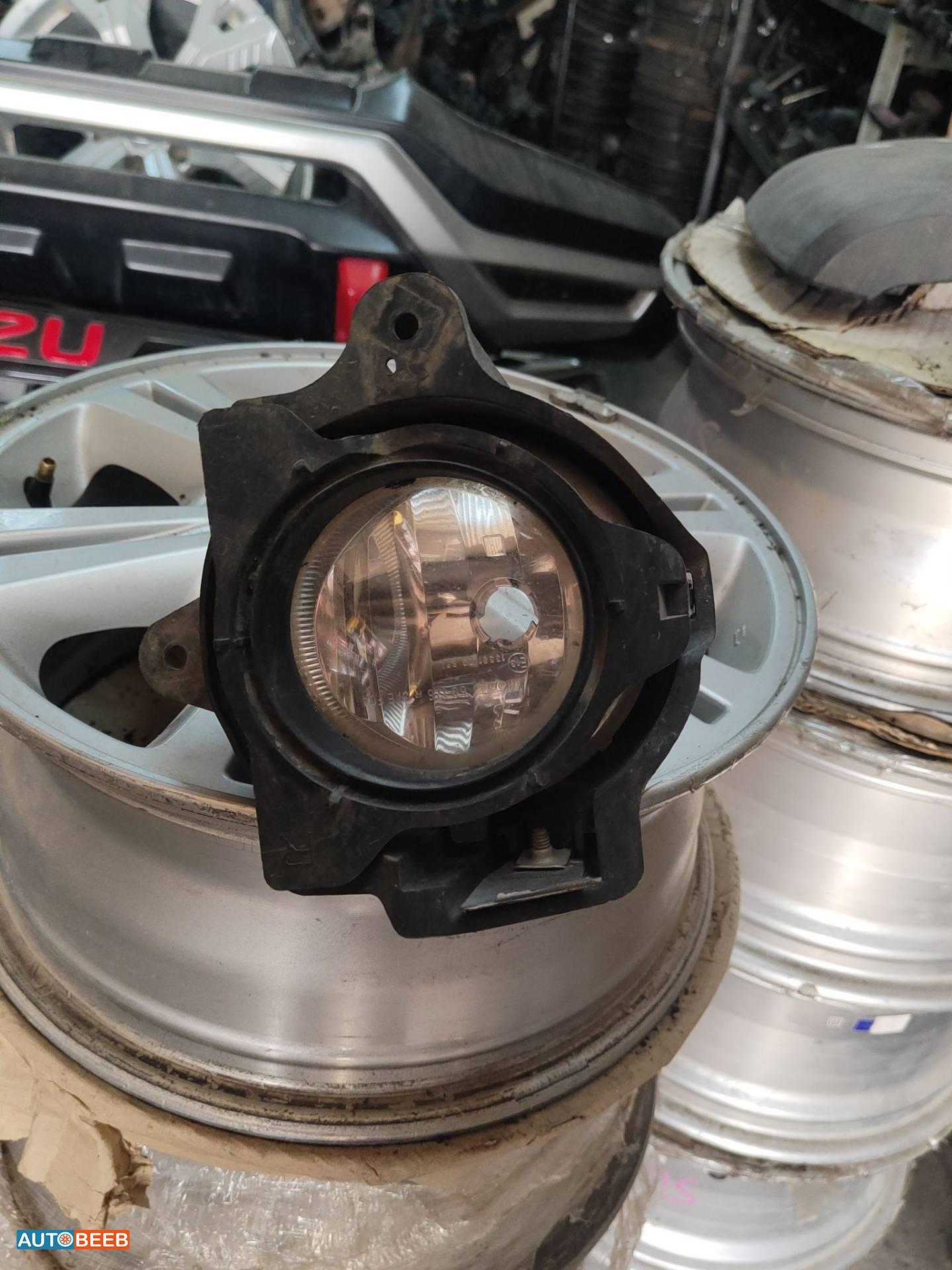 ضوء كشاف امامي تويوتا هايلوكس 2014 2015