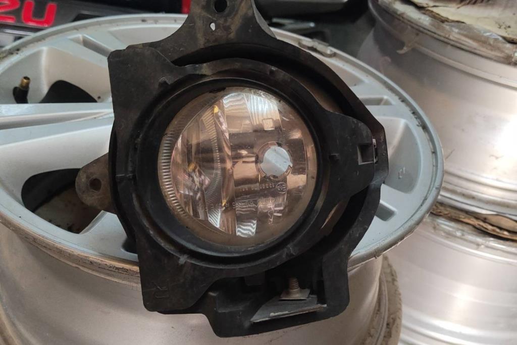 ضوء كشاف امامي تويوتا هايلوكس 2014 2015