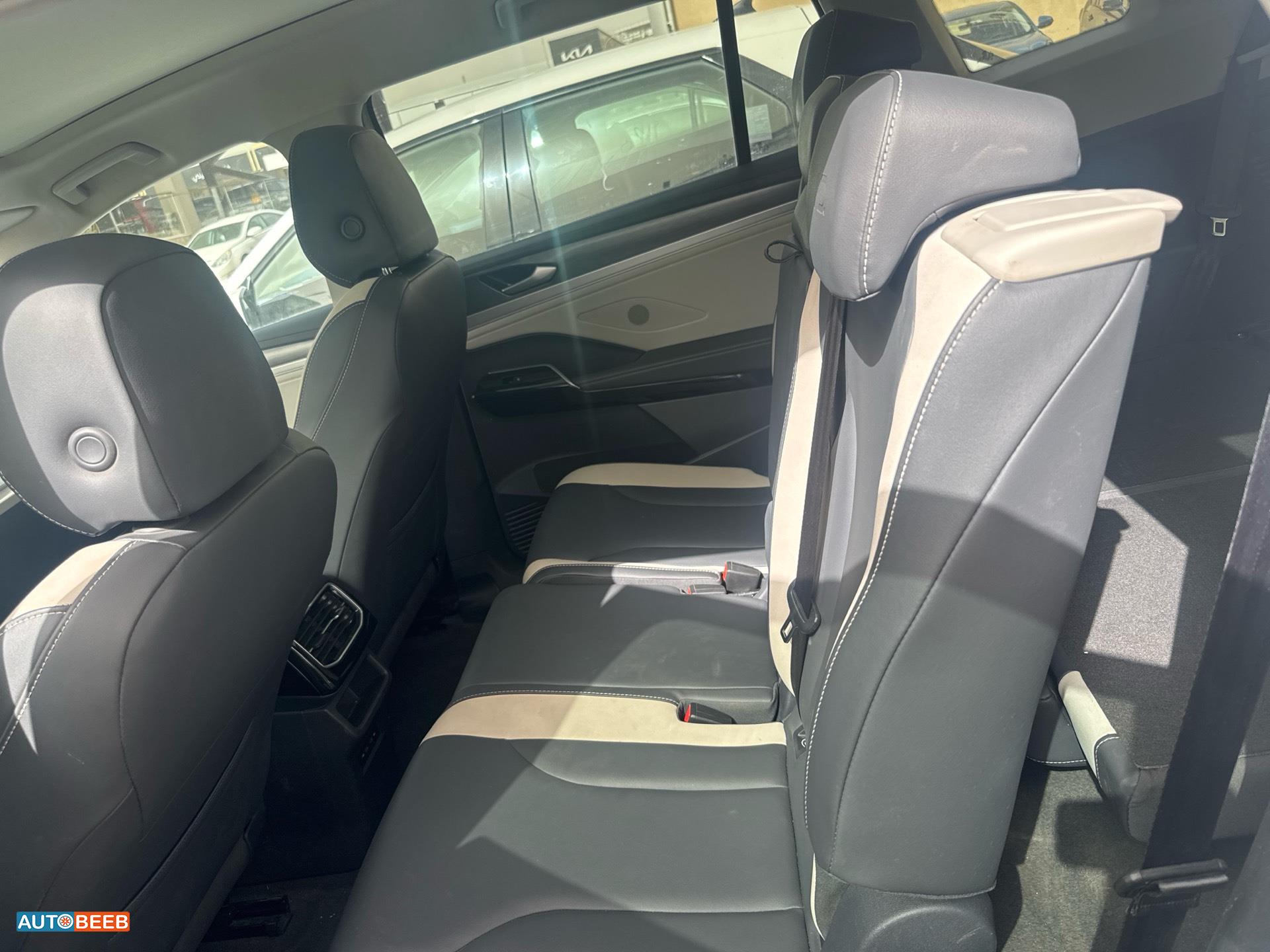 فولكس فاجن ID 6 2022