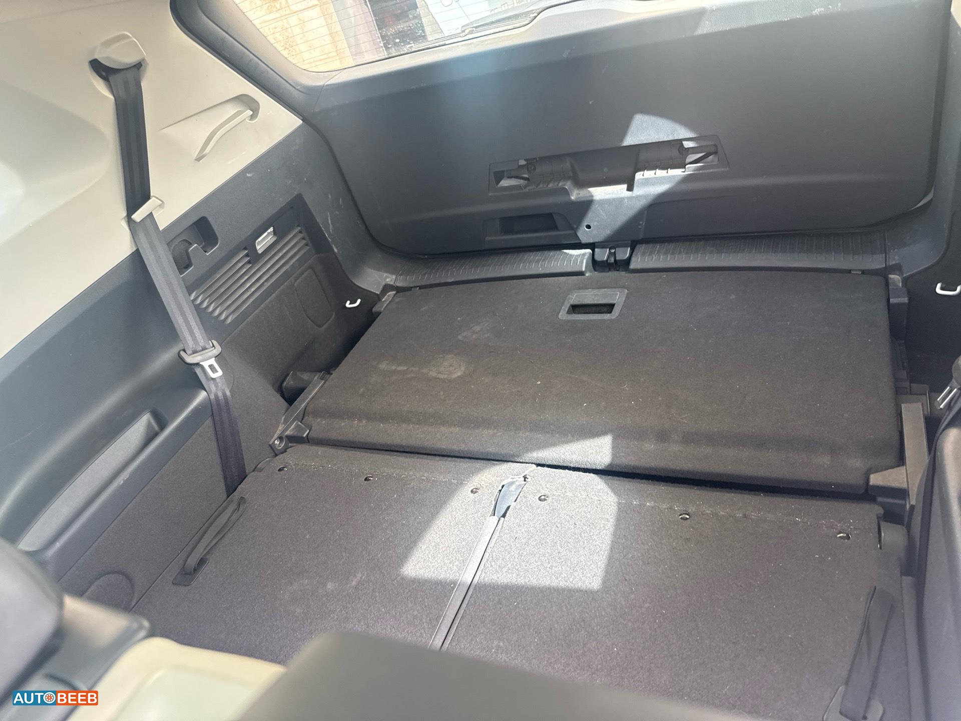 فولكس فاجن ID 6 2022