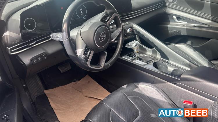 Hyundai Elantra 2023