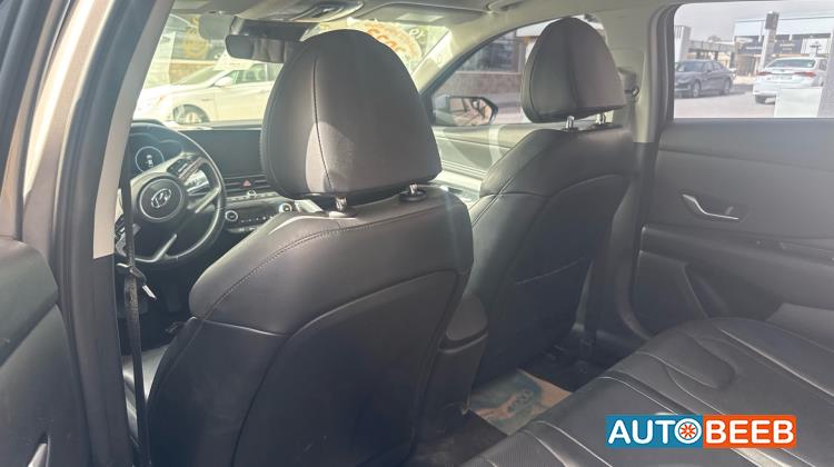 Hyundai Elantra 2023