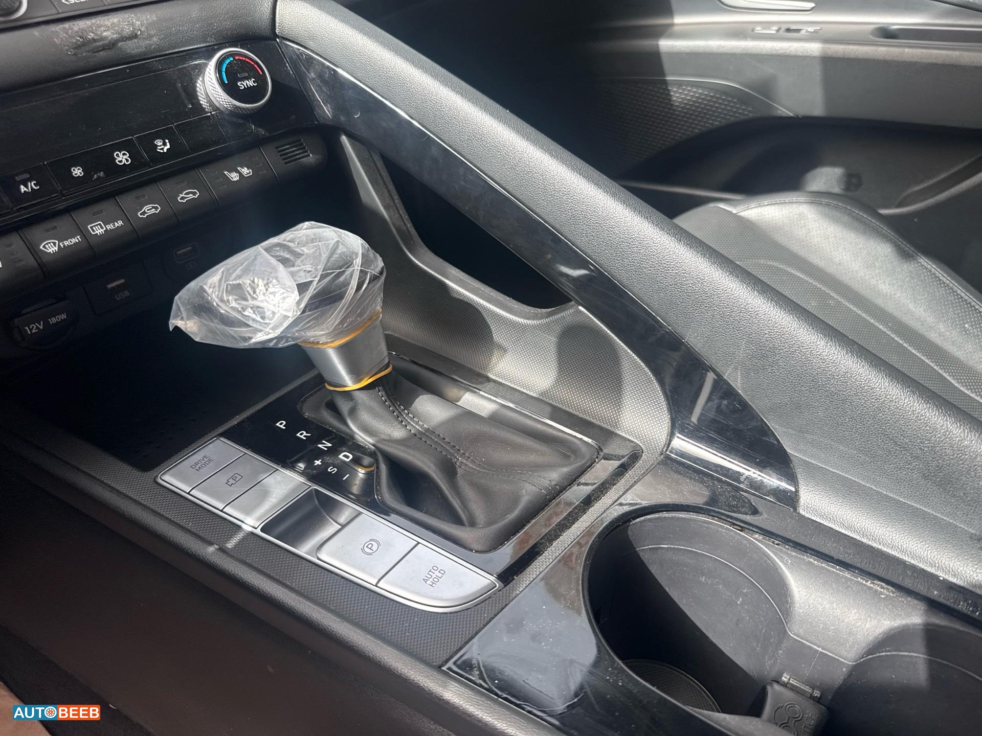 Hyundai Elantra 2023