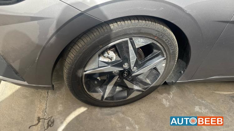 Hyundai Elantra 2023