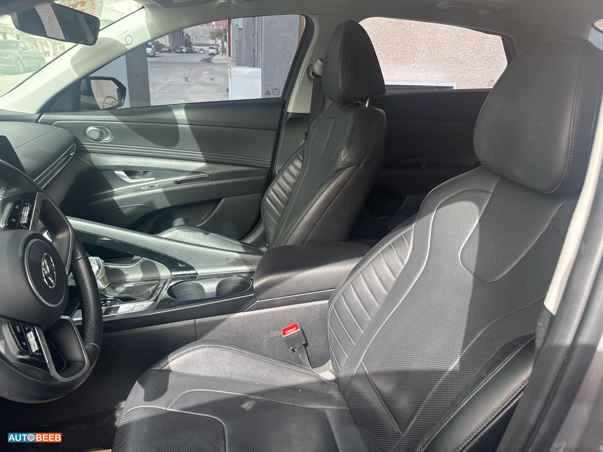 Hyundai Elantra 2023