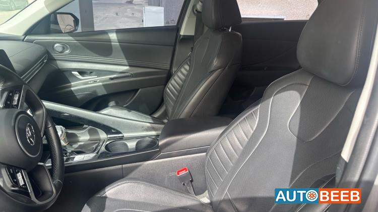 Hyundai Elantra 2023
