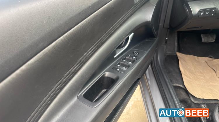 Hyundai Elantra 2023